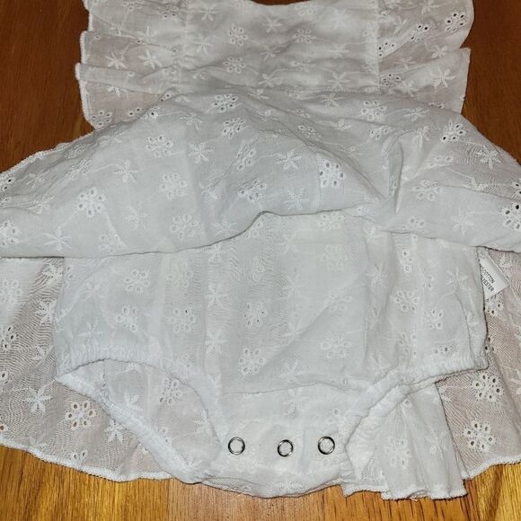 Girls White Eyelet Ruffle Bubble Pinafore Dress 6 Month - Picture 4 of 9